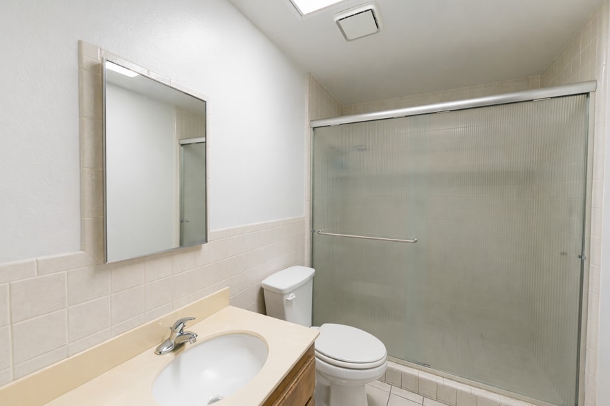 More Photos Of 20608 Earl St, Torrance Warehouse For Lease