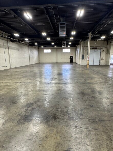 More Photos Of 150 Commerce Rd, Carlstadt Warehouse For Lease