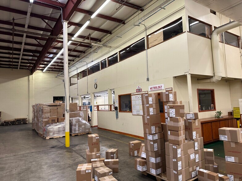 More Photos Of 3734 International Blvd, Brownsville Distribution For Lease