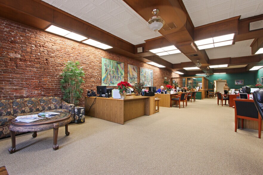 More Photos Of 618-624 N Main St, Santa Ana General Retail For Sale