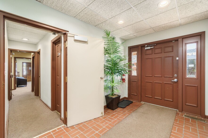 More Photos Of 261 W Johnstown Rd, Columbus Coworking Space