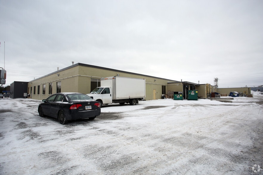 More Photos Of 90 Anne St S, Barrie Freestanding For Lease