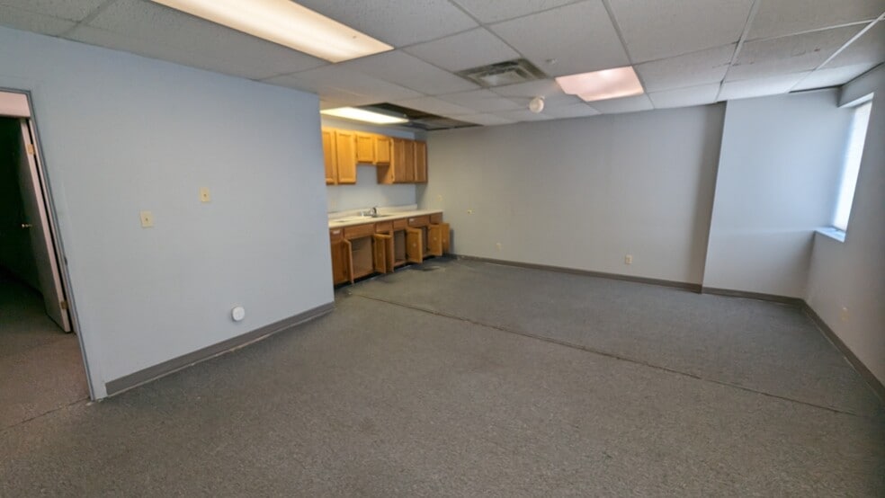 More Photos Of 5005 Lincolnway E, Mishawaka Warehouse For Lease