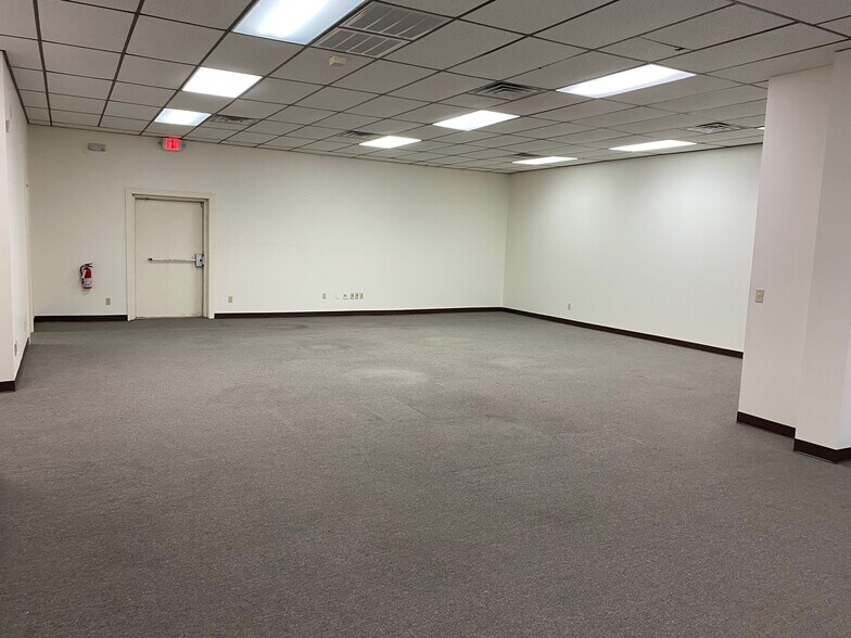 More Photos Of 4111 Fairmont Pky, Pasadena Unknown For Lease