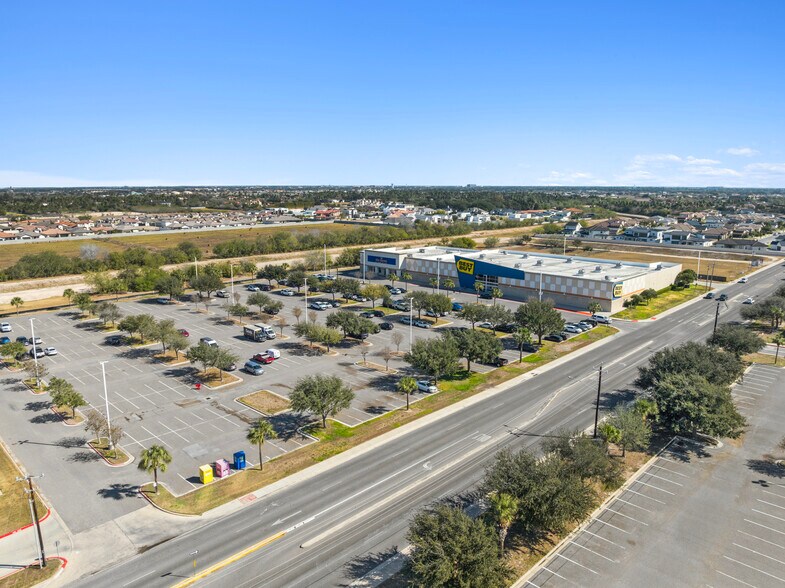 More Photos Of 8012 N 10th St, McAllen Storefront For Sale