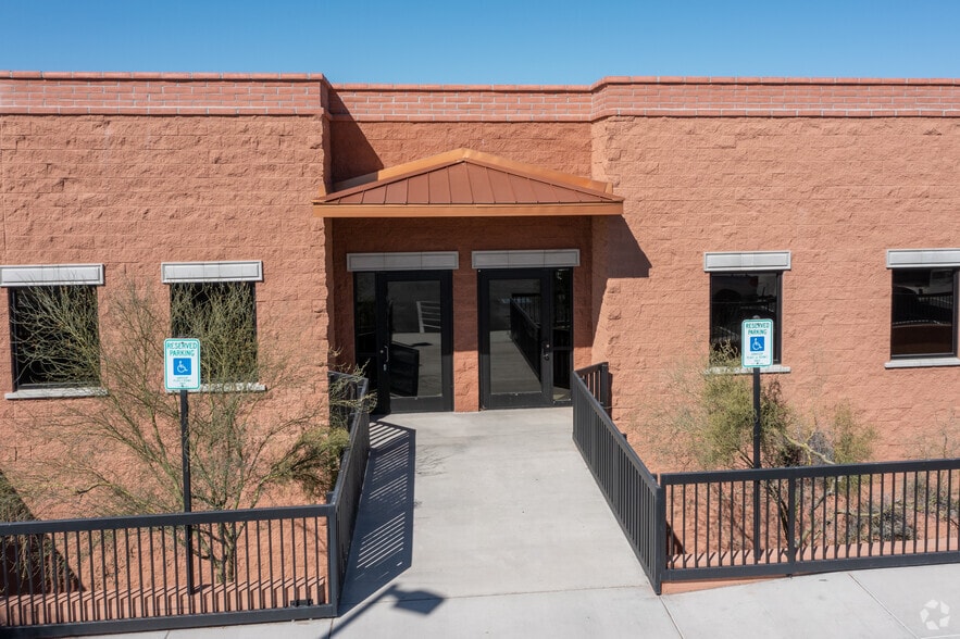 More Photos Of 7490 N Oracle Rd, Tucson Unknown For Lease
