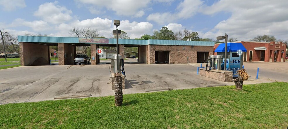 Primary Photo Of 725 Alabama rd, Wharton Carwash For Sale