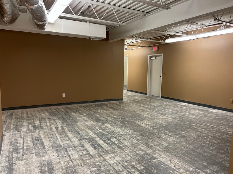 More Photos Of 4002 W State St, Tampa Warehouse For Lease