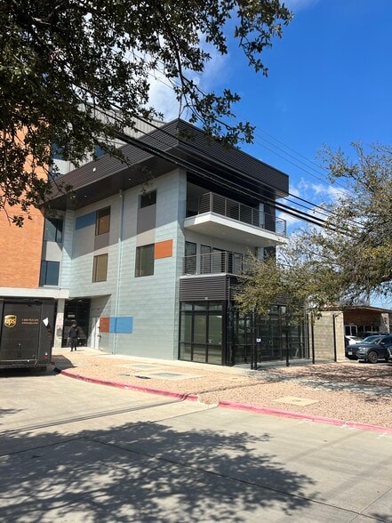 More Photos Of 6444 Burnet Rd, Austin Apartments For Sale
