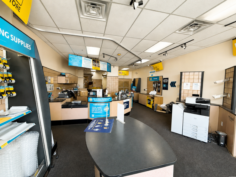 More Photos Of 220 E Park Ave, Long Beach General Retail For Lease