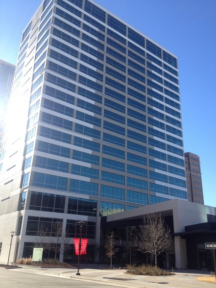 More Photos Of 300 Throckmorton St, Fort Worth Office For Sale