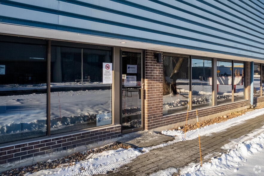 More Photos Of 2089-2111 Rue de la Province, Longueuil Warehouse For Sale