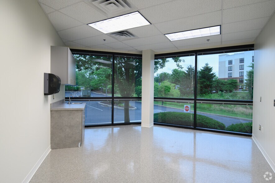 More Photos Of 400 Cresson Blvd, Phoenixville Unknown For Lease