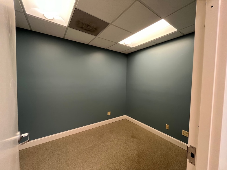 More Photos Of 707 Peninsular Pl, Jacksonville Office For Lease