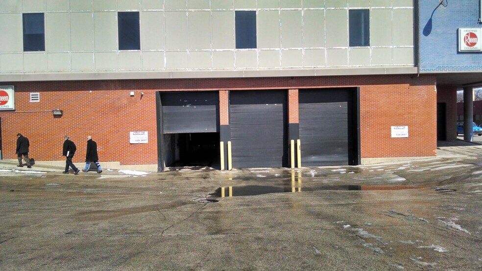 More Photos Of 500 N Pulaski Rd, Chicago Warehouse For Lease