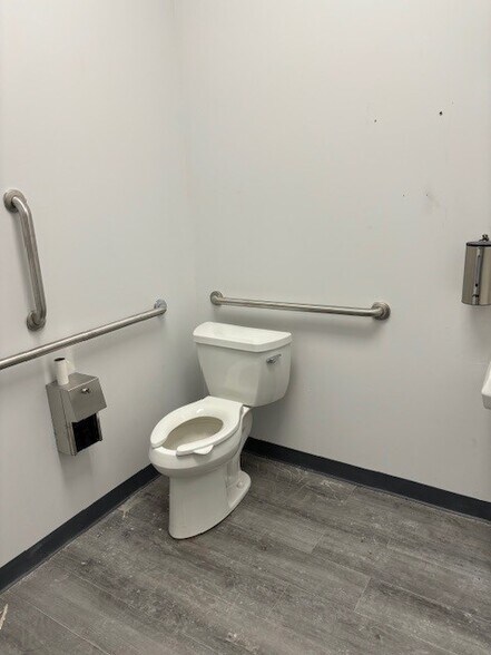 More Photos Of 1139 S Centerville Rd, Sturgis General Retail For Lease