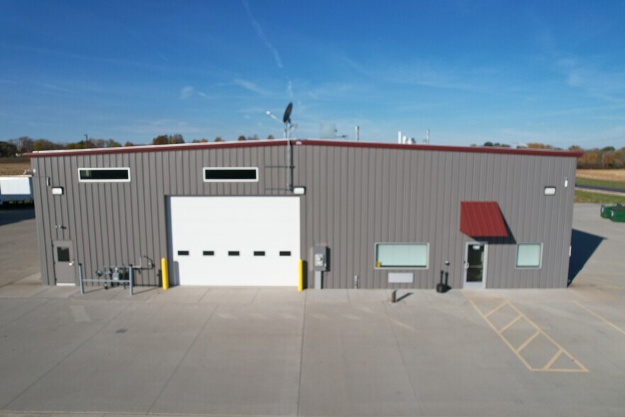 More Photos Of N643 Boulder Rd, Watertown Distribution For Sale