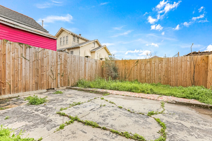 More Photos Of 1468 N Claiborne Ave, New Orleans Office Residential For Sale