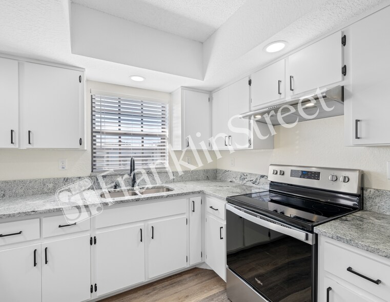 More Photos Of 10490 Chalmer St, Spring Hill Apartments For Sale