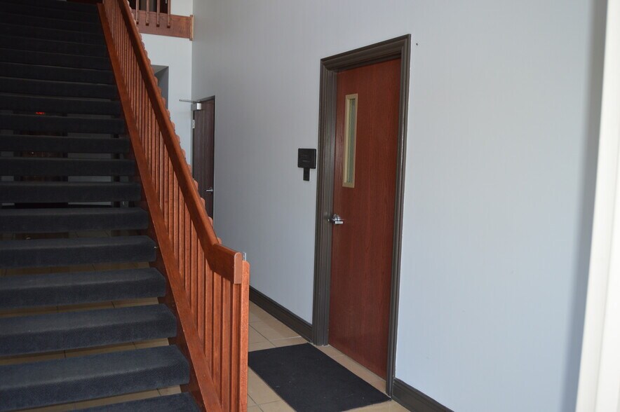 More Photos Of 128 County Line Rd, Westerville Office For Lease