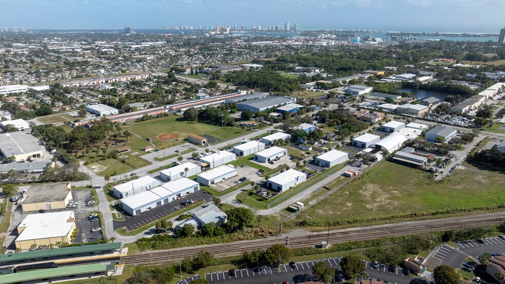 More Photos Of 1243 W 52nd St, Mangonia Park Unknown For Lease
