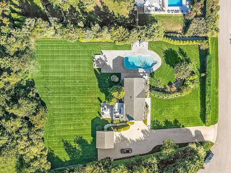 More Photos Of 4 Bayberry ln, Remsenburg Dormitory For Sale