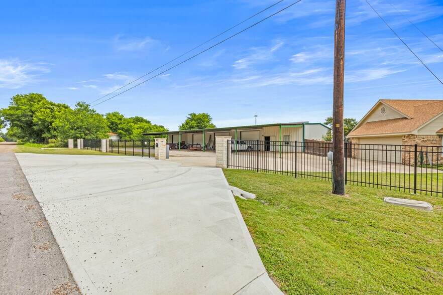 More Photos Of 414 County Road 437, Eddy Service For Sale