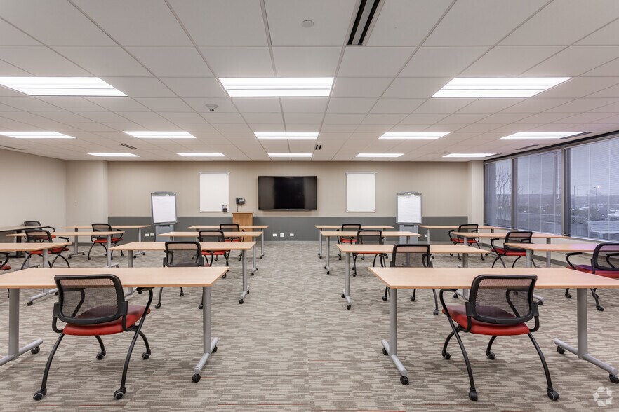 More Photos Of 1350 E Touhy Ave, Des Plaines Office For Lease