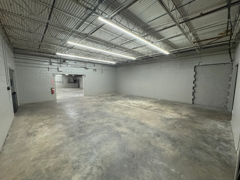 More Photos Of 215-219 Lovvorn Rd, Carrollton Warehouse For Sale