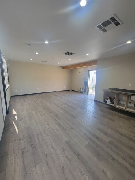 More Photos Of 2965 Santa Fe Ave, Long Beach Freestanding For Lease