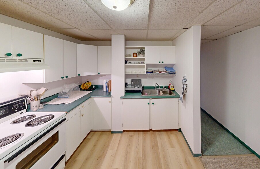 More Photos Of 10941 81 Av NW, Edmonton Dormitory For Sale