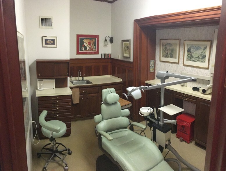 More Photos Of 19 Woodland St, Hartford Office For Sale