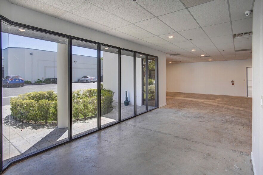More Photos Of 11990 Hertz St, Moorpark Warehouse For Sale