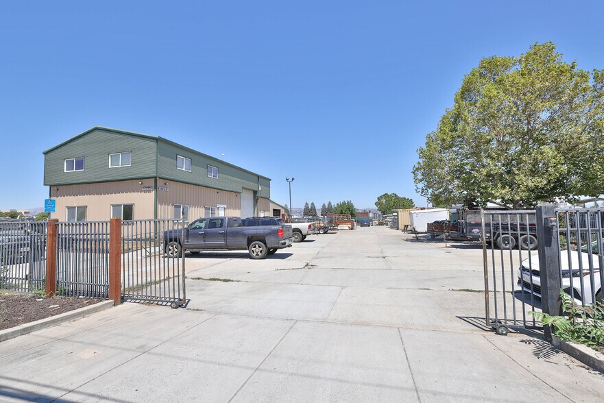 Primary Photo Of 6620 Monterey Rd, Gilroy Warehouse For Sale