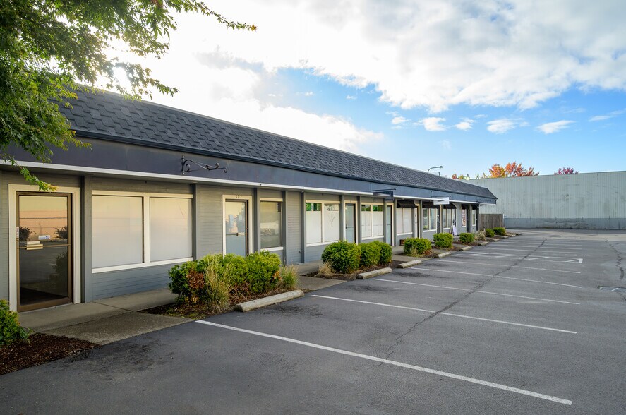 More Photos Of 2316 E Portland Rd, Newberg Storefront Retail Office For Sale