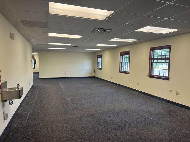 More Photos Of 6010 Drott Dr, East Syracuse Flex For Sale
