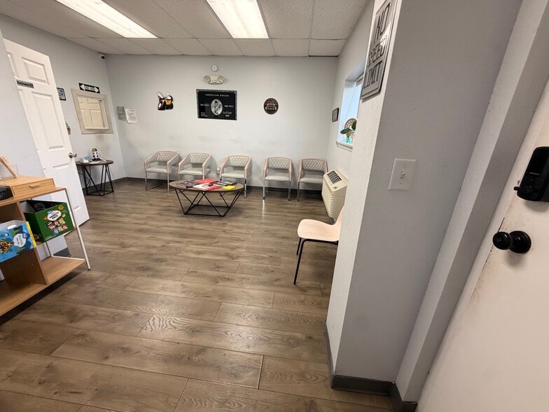 More Photos Of 2164 Platinum Rd, Apopka Light Distribution For Lease