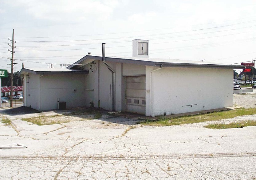 More Photos Of 7201 Natural Bridge Rd, Normandy Freestanding For Lease