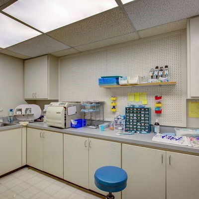 More Photos Of 737 Irby Ln, Irving Medical For Sale
