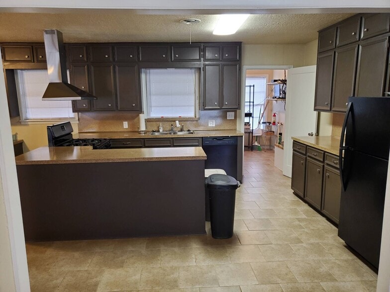 More Photos Of 5605 George Bush Dr, Katy Medical For Lease