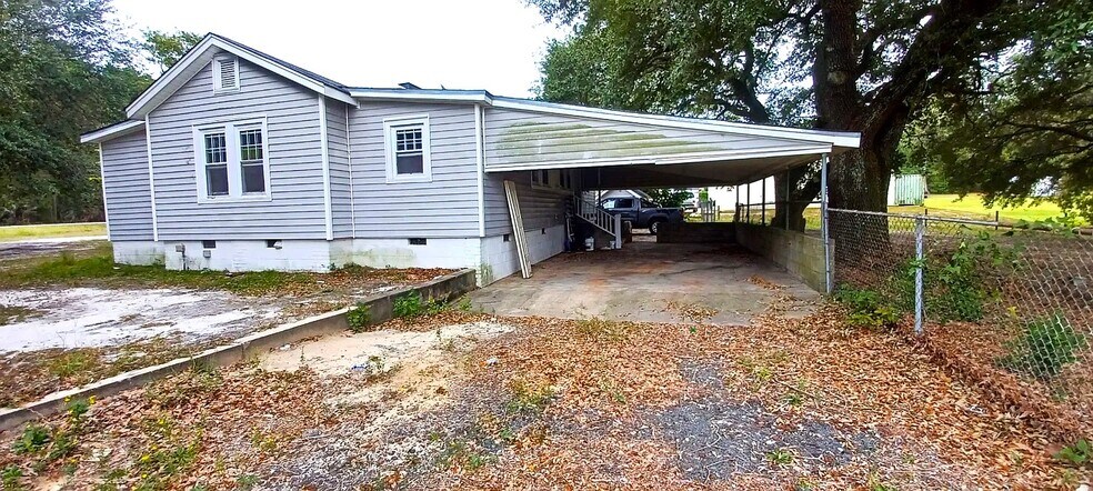 More Photos Of 2676 S Lake Dr, Lexington Office Residential For Lease