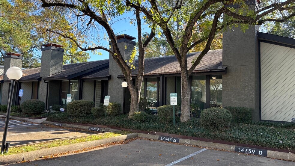 More Photos Of 14343 Torrey Chase Blvd, Houston Office For Sale