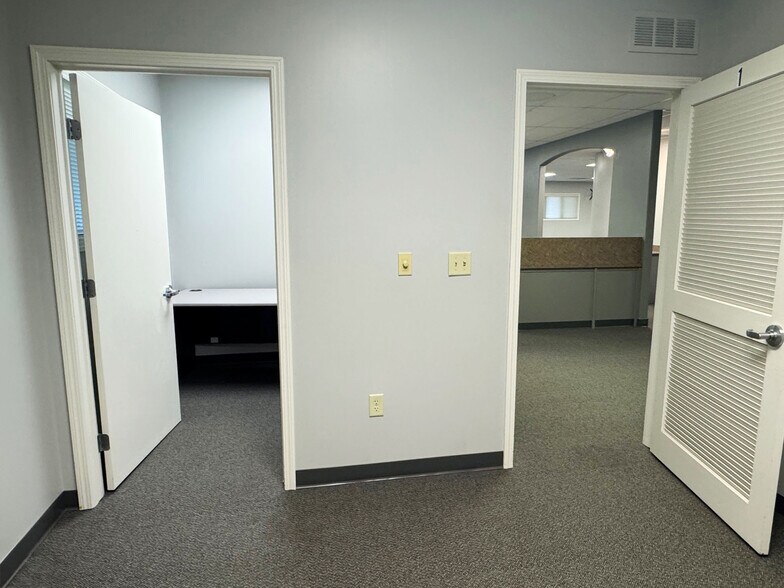 More Photos Of 2309-2311 S Kansas Rd, Newton Medical For Lease