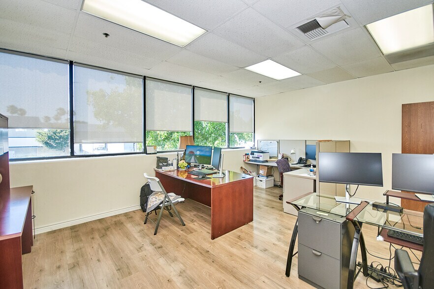 More Photos Of 560 S Melrose St, Placentia Warehouse For Lease