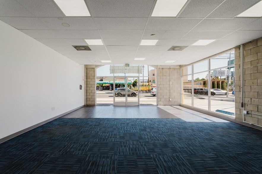 More Photos Of 5961 Laurel Canyon Blvd, Valley Village Storefront For Lease