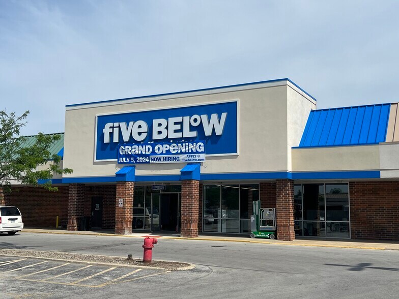 Primary Photo Of 100-275 W 87th St, Chicago Unknown For Lease