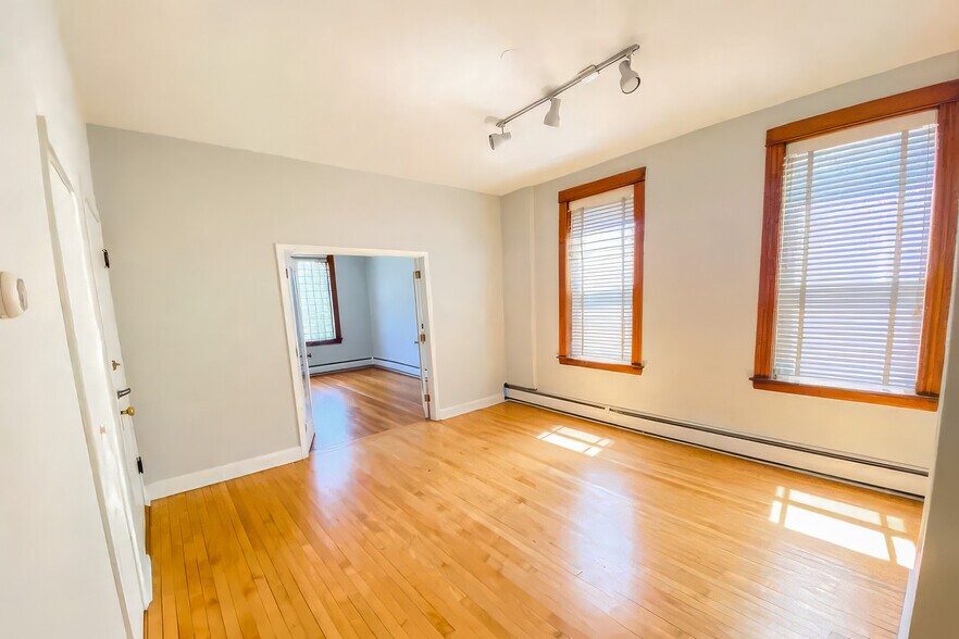 More Photos Of 2100 N Hoyne Ave, Chicago Apartments For Sale