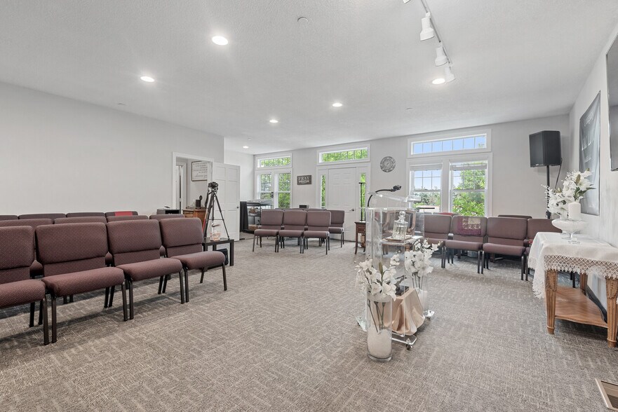 More Photos Of 1709 Southcross Dr W, Burnsville Loft Creative Space For Sale