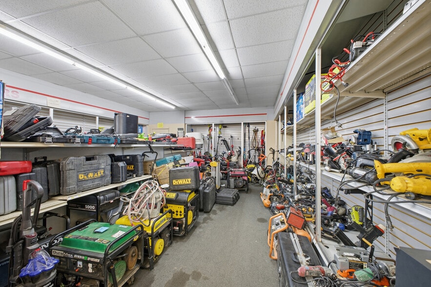 More Photos Of 3210 E Main St, Columbus Freestanding For Sale