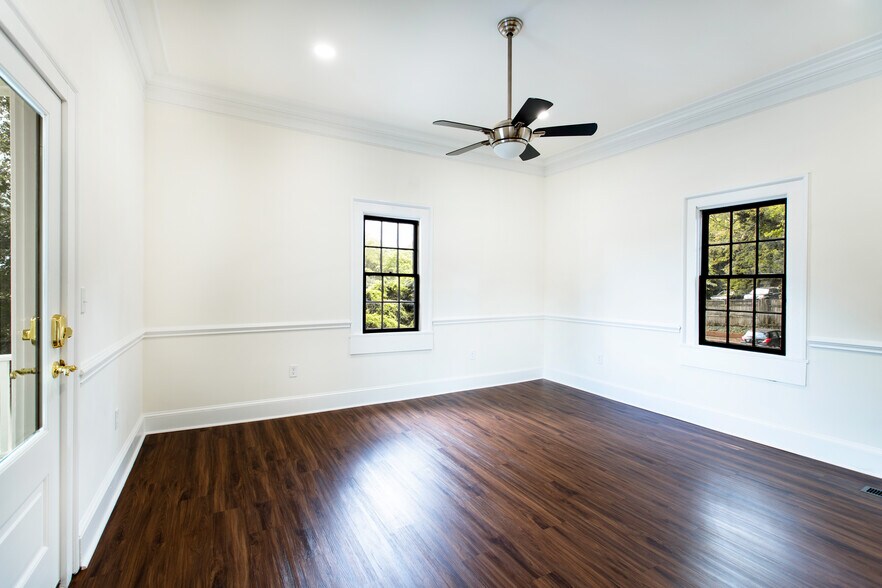 More Photos Of 125 S Milledge Ave, Athens Office Residential For Lease